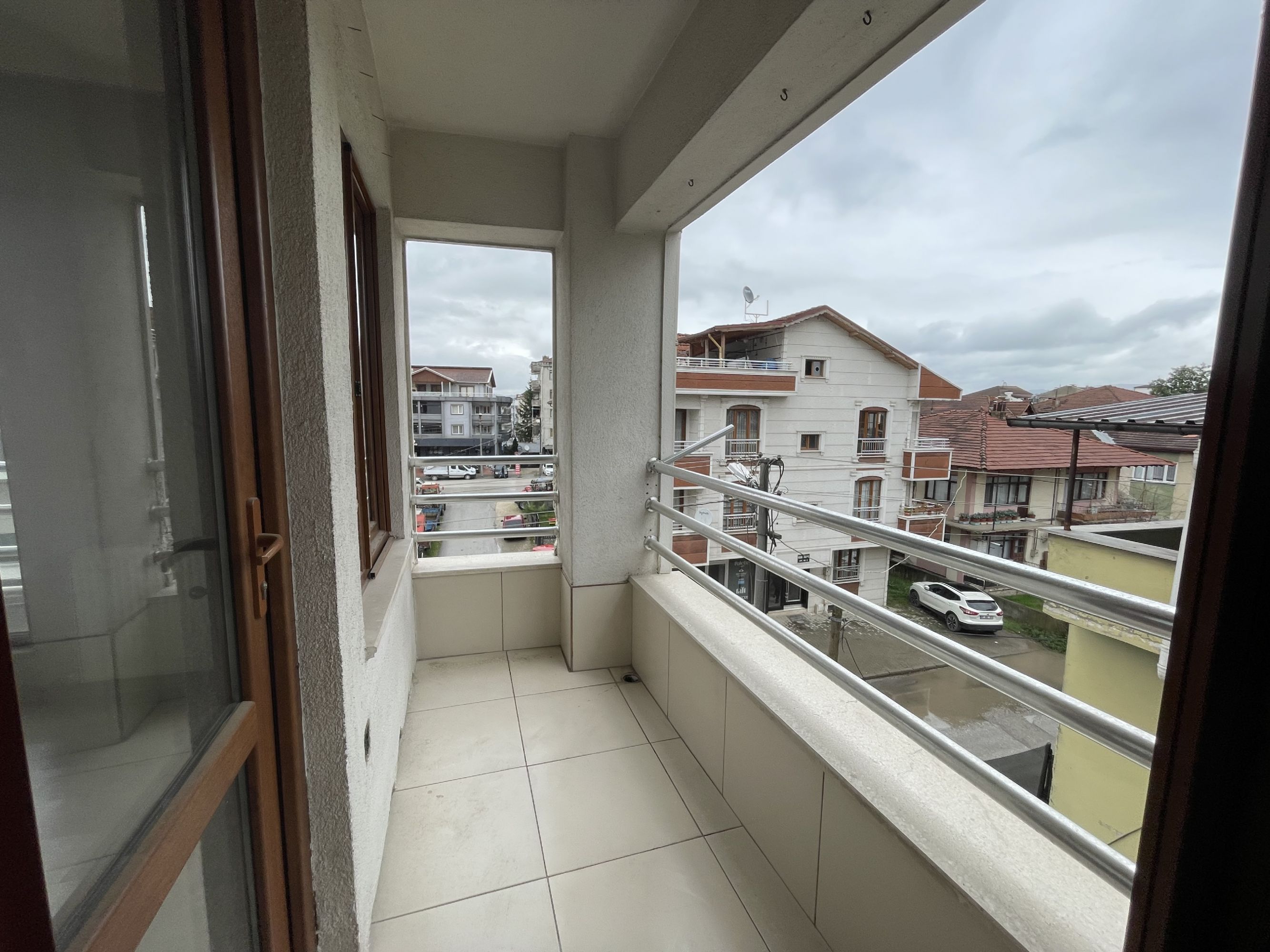 DÜZCE MERKEZ KÜLTÜR MAH ARA KAT SATILIK 2+1 DAİRE