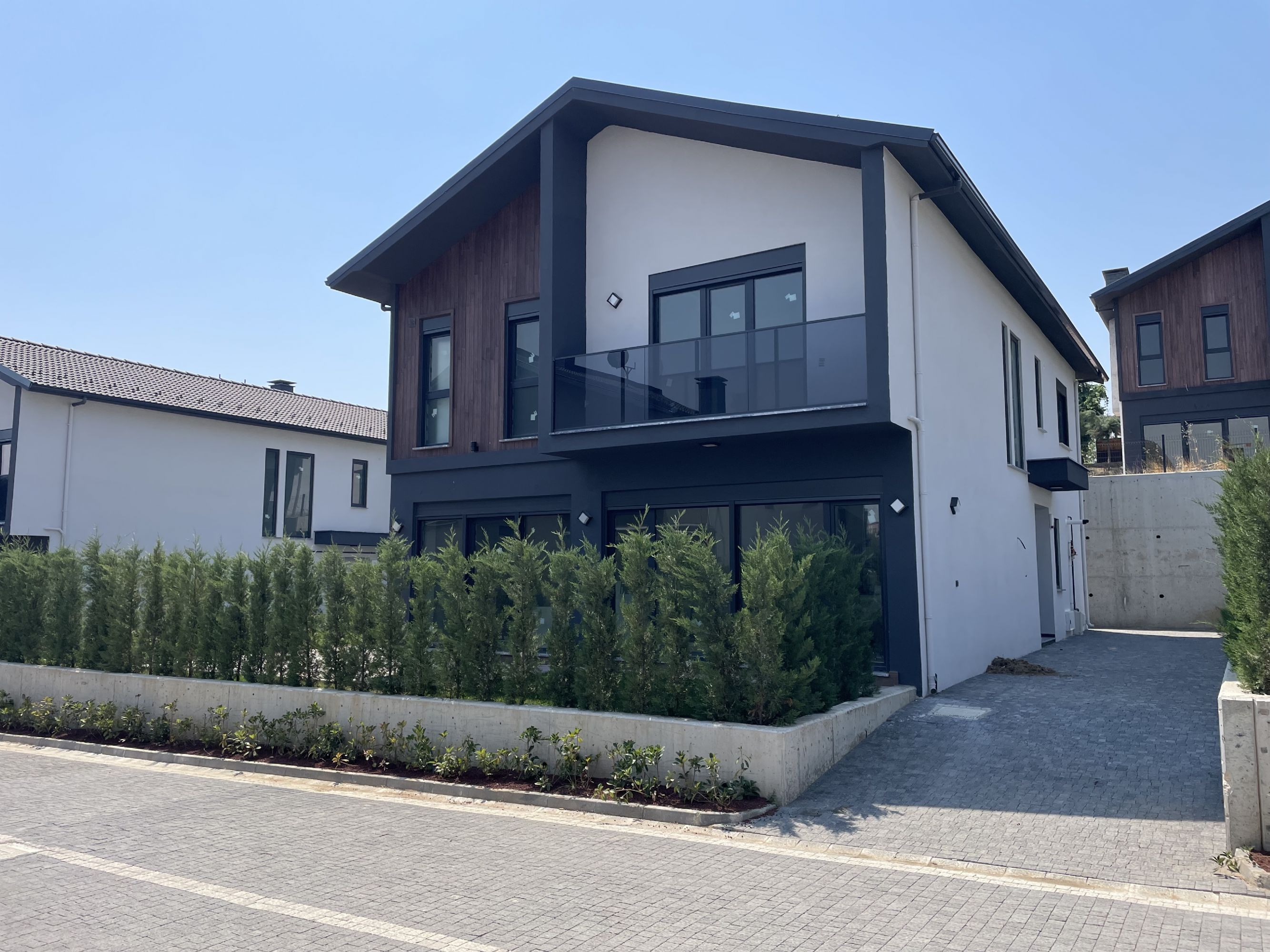 DÜZCE MERKEZ VADİ BAHÇEŞEHİRDE SATILIK TEKİL LÜX VİLLA