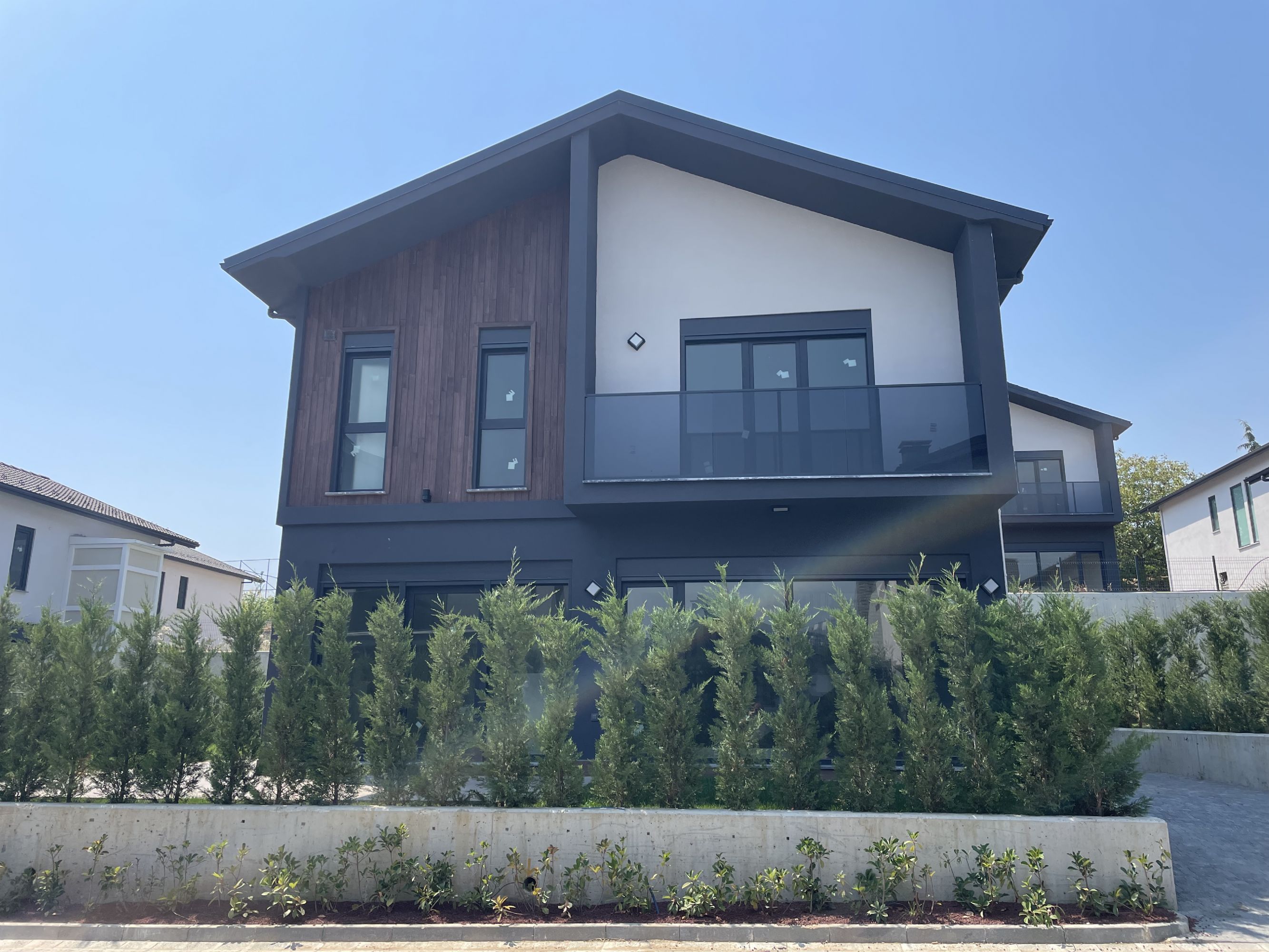 DÜZCE MERKEZ VADİ BAHÇEŞEHİRDE SATILIK TEKİL LÜX VİLLA