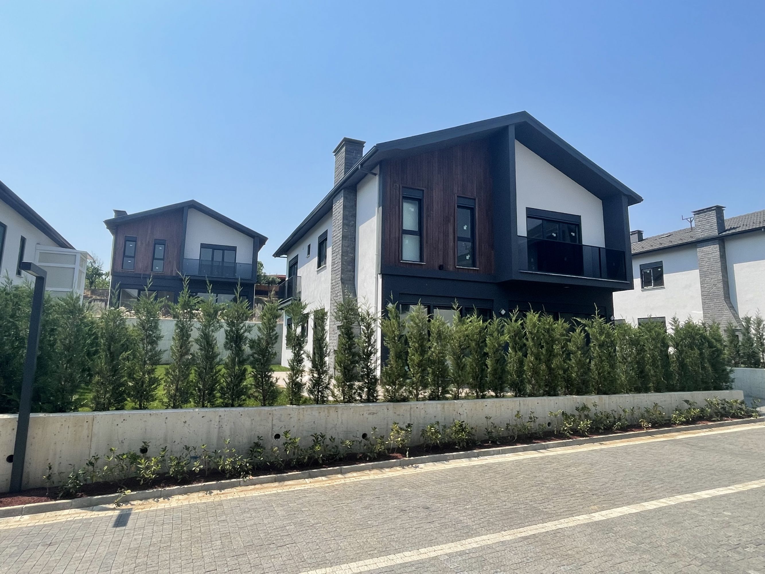 DÜZCE MERKEZ VADİ BAHÇEŞEHİRDE SATILIK TEKİL LÜX VİLLA