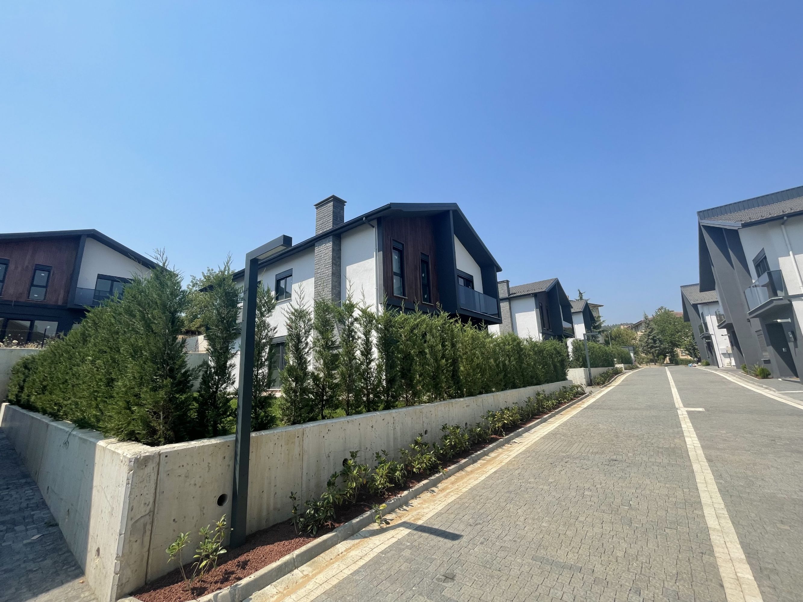 DÜZCE MERKEZ VADİ BAHÇEŞEHİRDE SATILIK TEKİL LÜX VİLLA