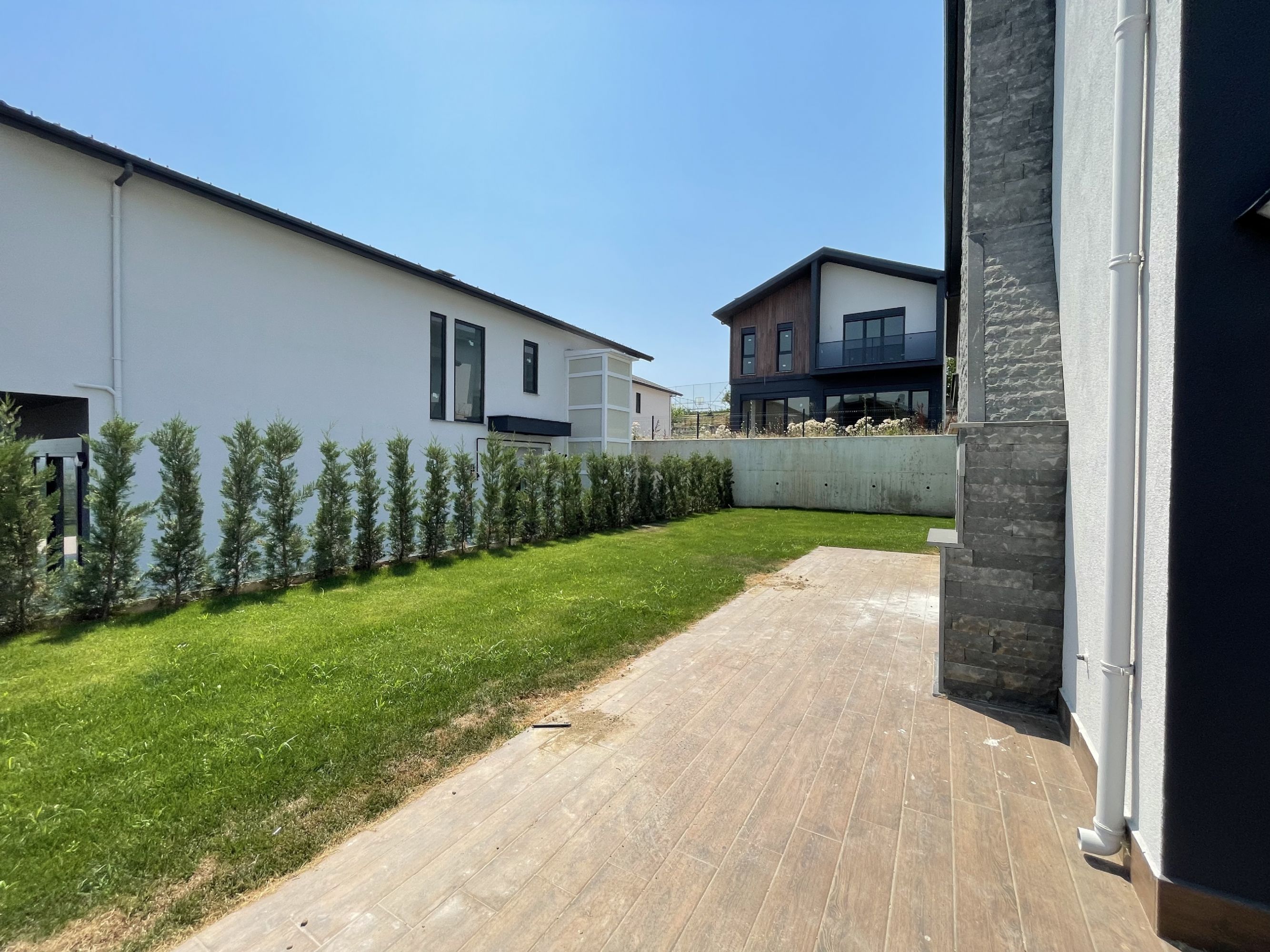 DÜZCE MERKEZ VADİ BAHÇEŞEHİRDE SATILIK TEKİL LÜX VİLLA