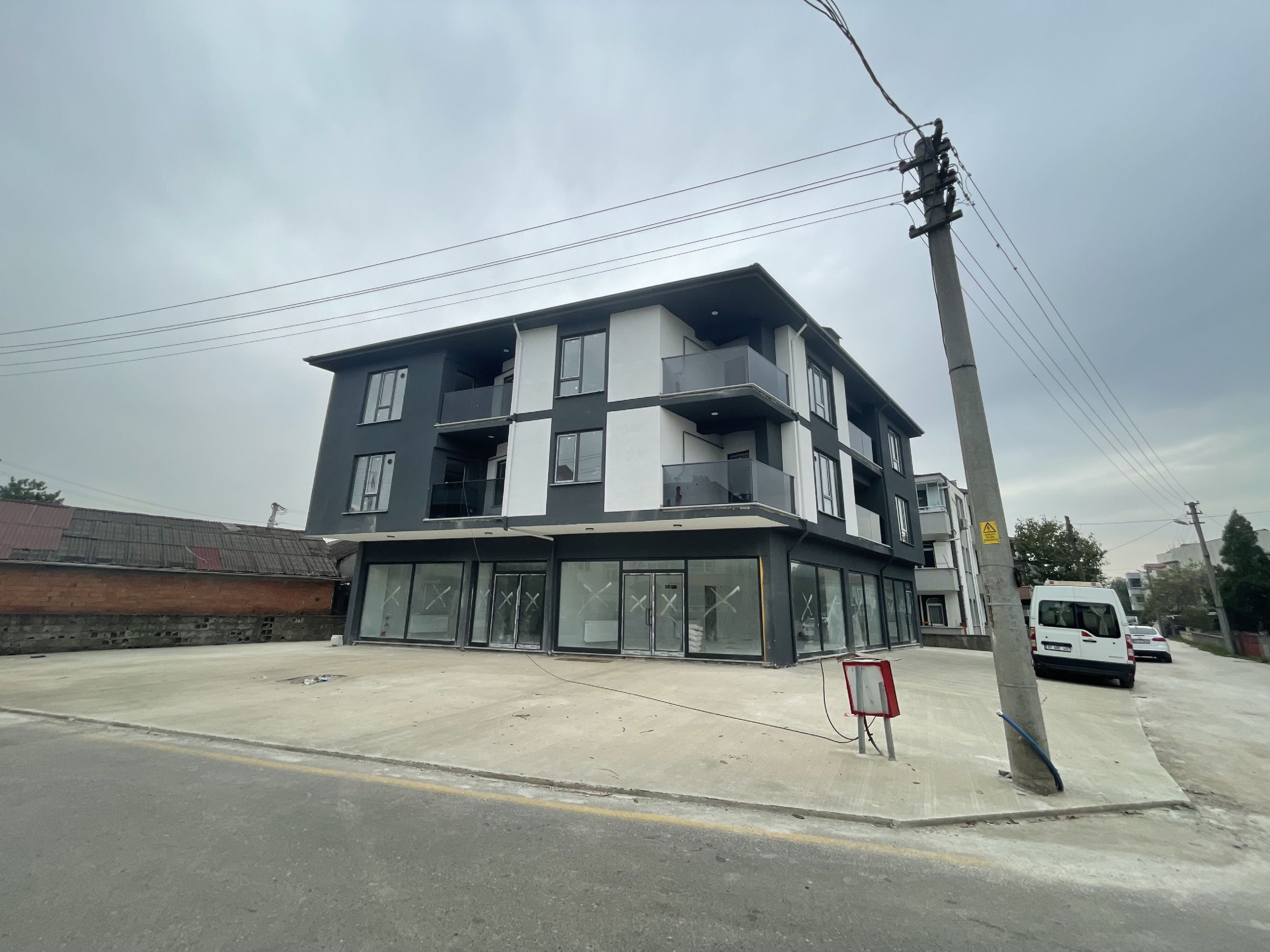 DÜZCE MERKEZ UZUNMUSTAFA MAH ARA KAT SATILIK 1+1 DAİRE