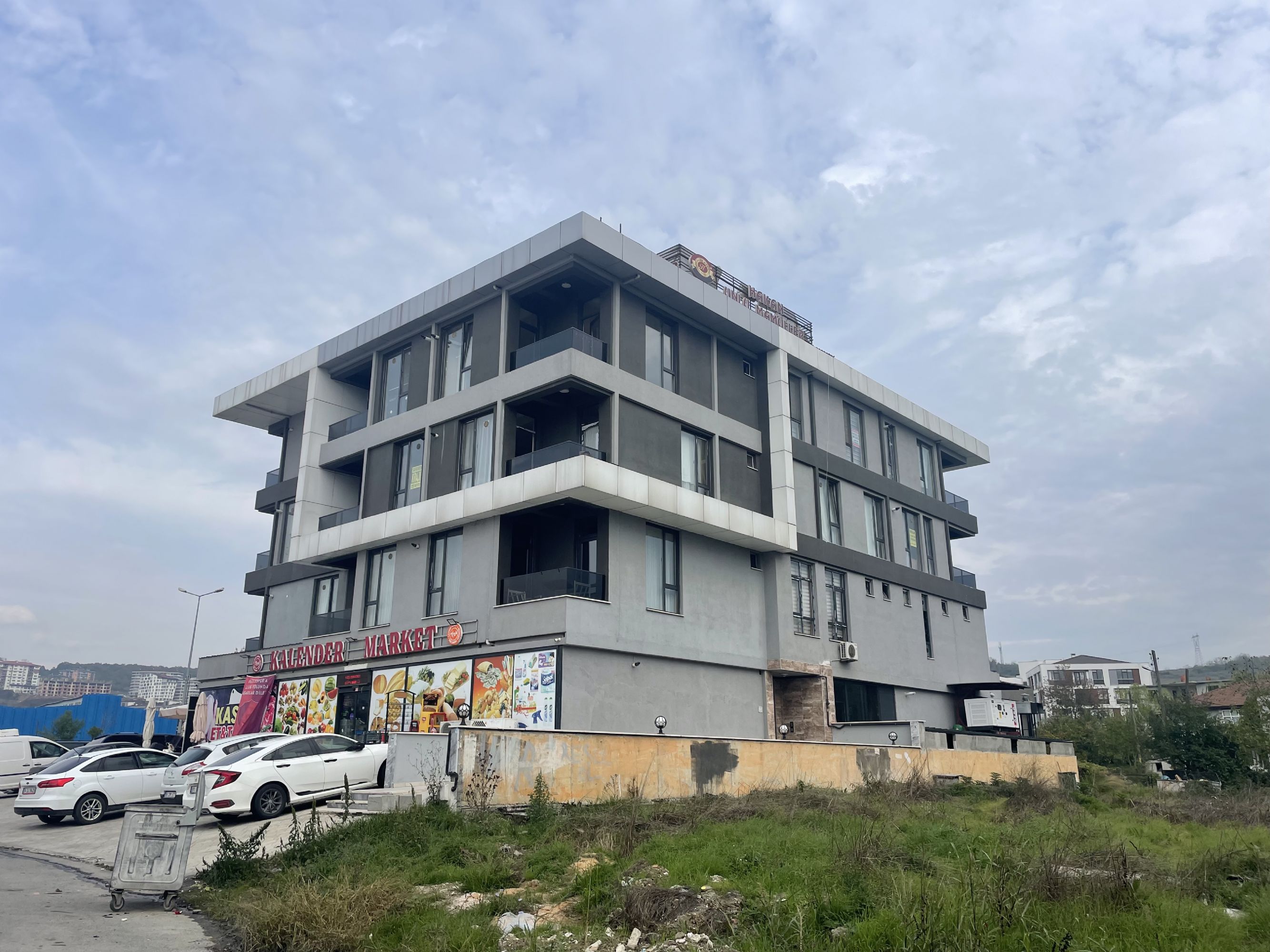 DÜZCE MERKE KONURALP DE ÜNİVERSİTE SAPAĞI GİRİŞİ SATILIK 1+1