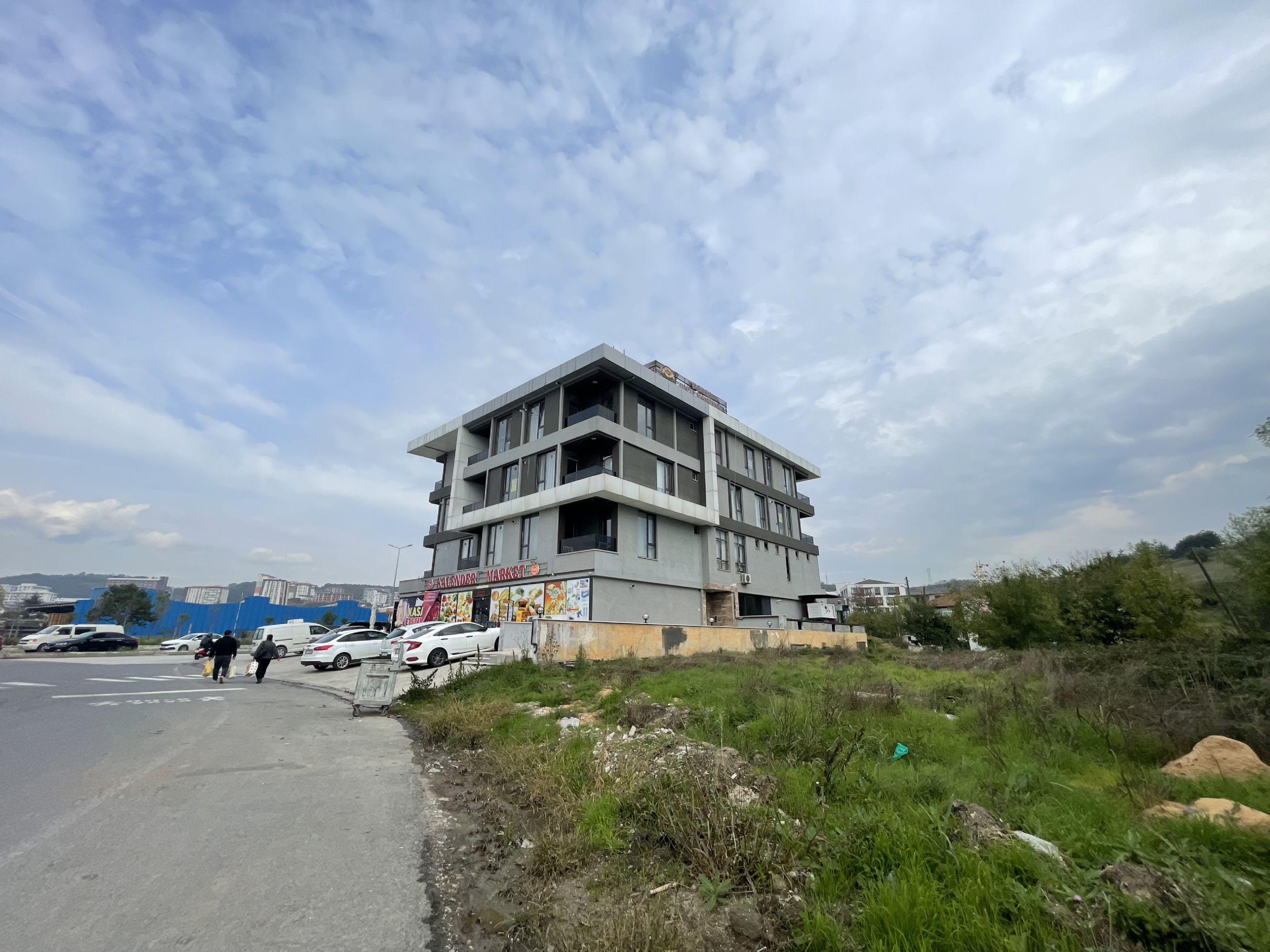 DÜZCE MERKE KONURALP DE ÜNİVERSİTE SAPAĞI GİRİŞİ SATILIK 1+1