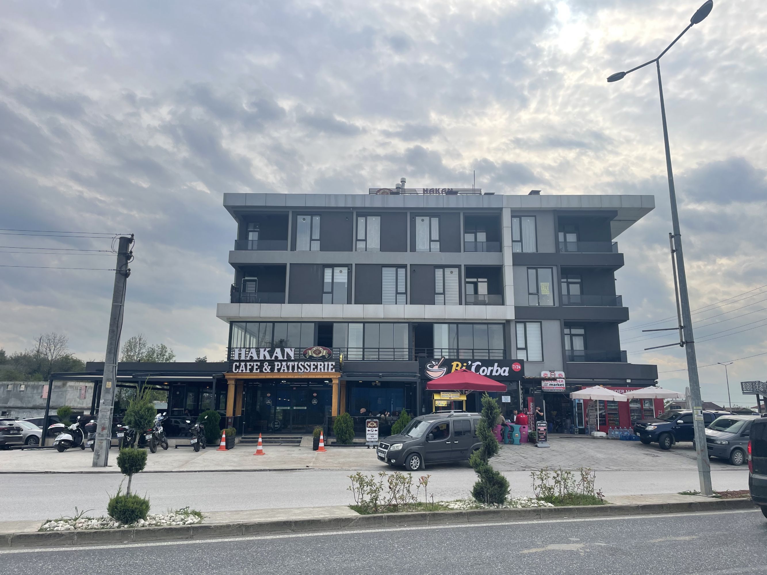 DÜZCE MERKE KONURALP DE ÜNİVERSİTE SAPAĞI GİRİŞİ SATILIK 1+1