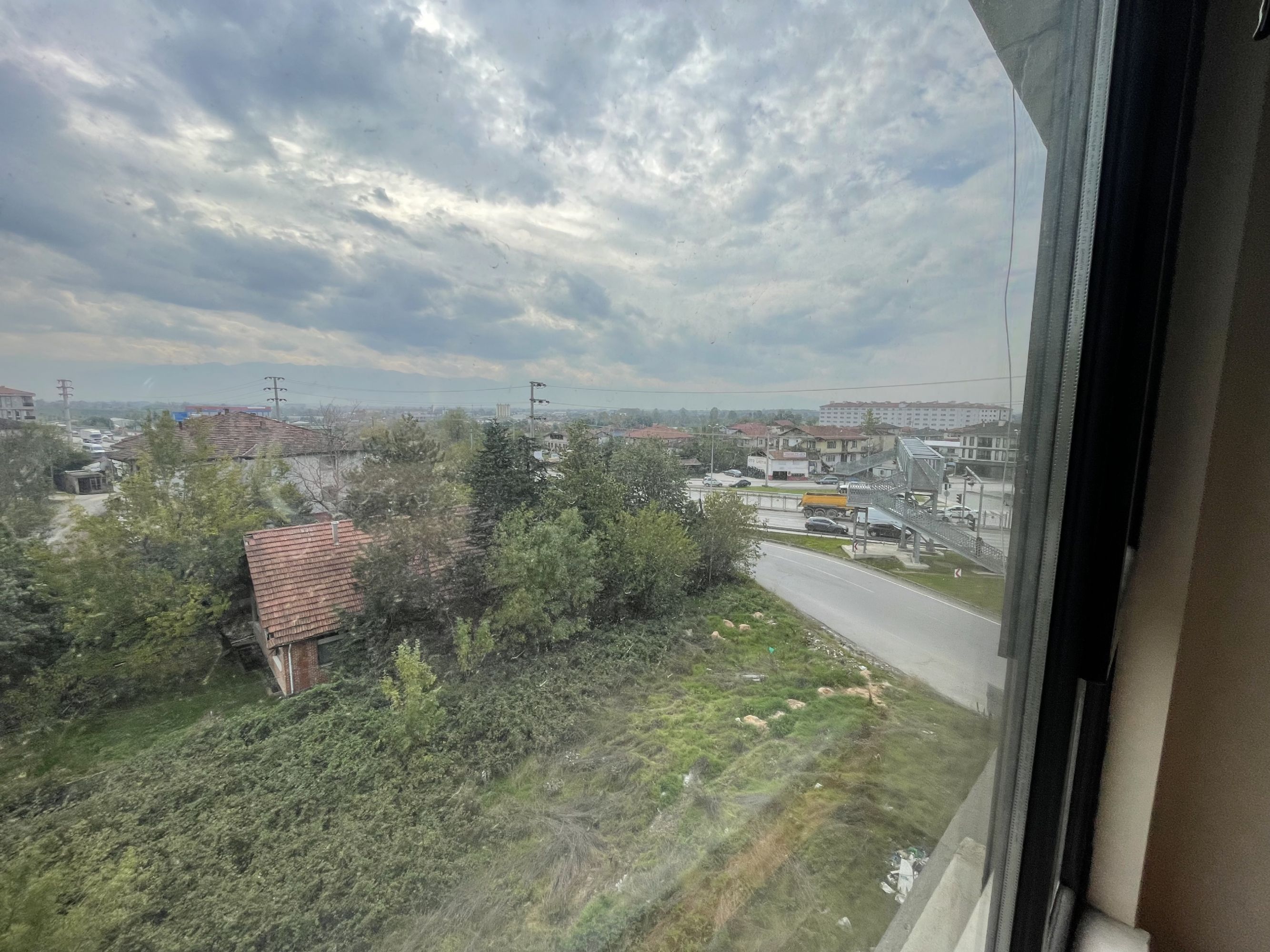 DÜZCE MERKE KONURALP DE ÜNİVERSİTE SAPAĞI GİRİŞİ SATILIK 1+1