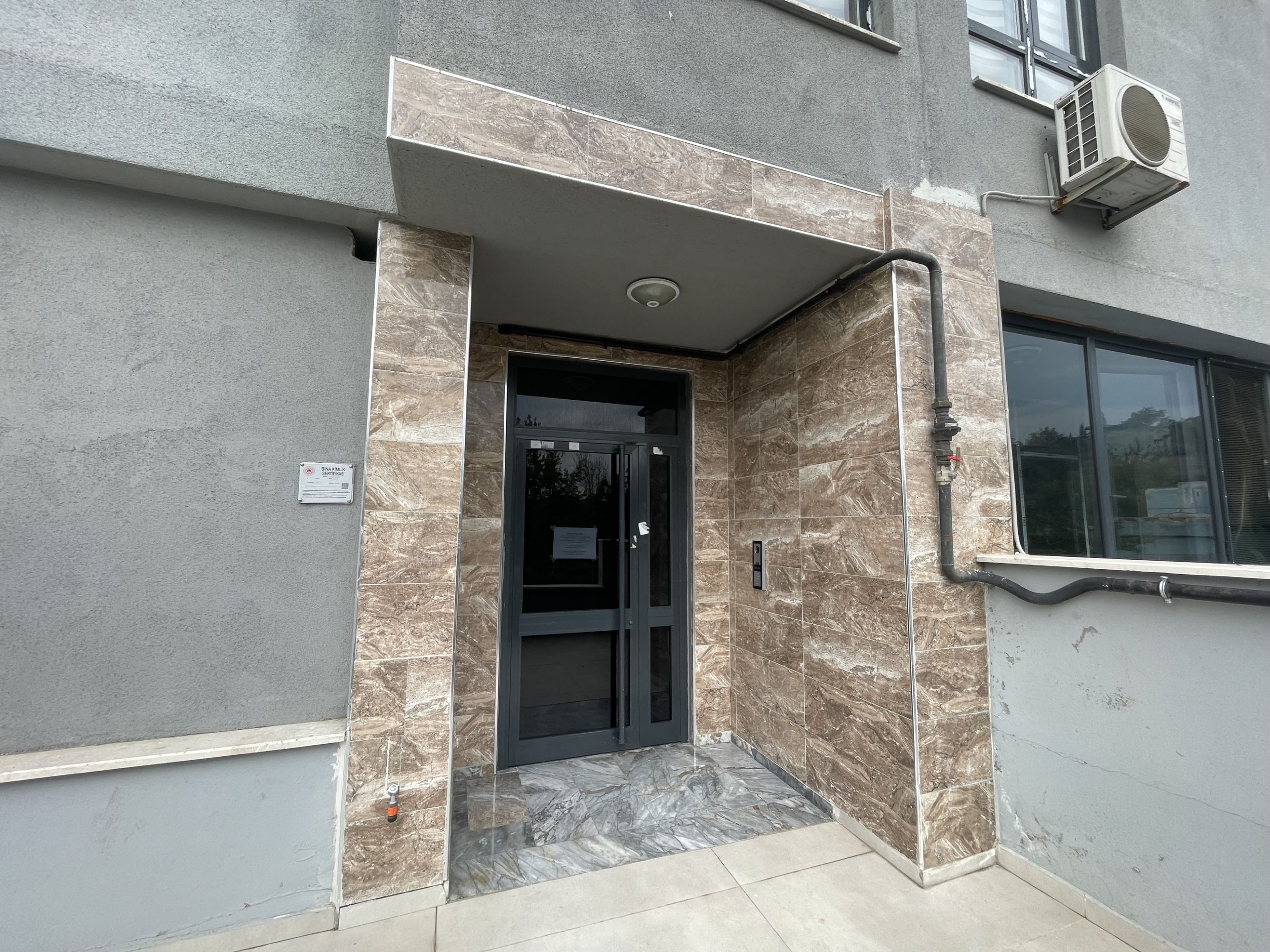 DÜZCE MERKE KONURALP DE ÜNİVERSİTE SAPAĞI GİRİŞİ SATILIK 1+1